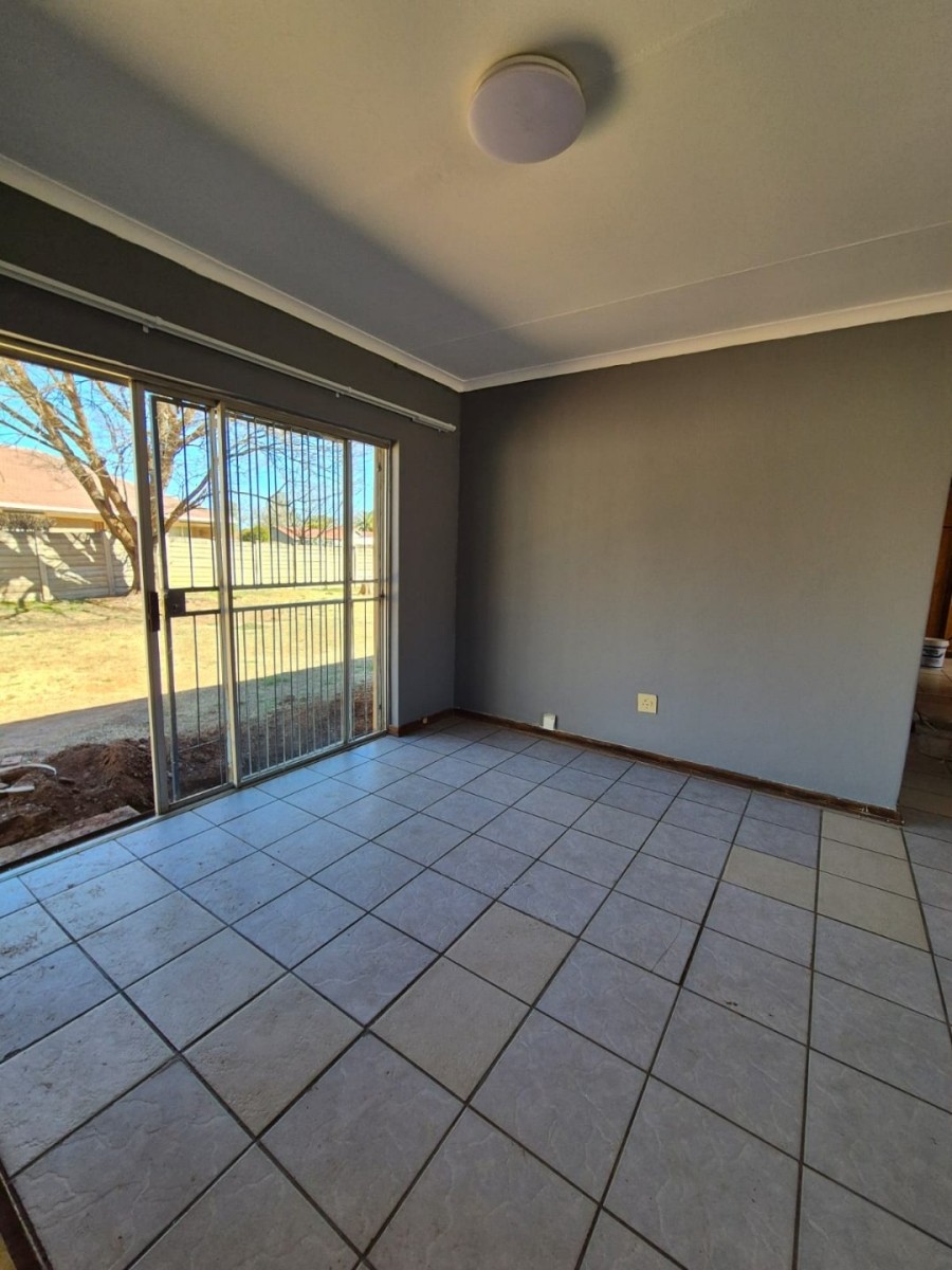3 Bedroom Property for Sale in Universitas Ridge Free State